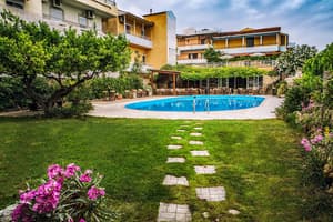 thumbnail: Outdoor pool