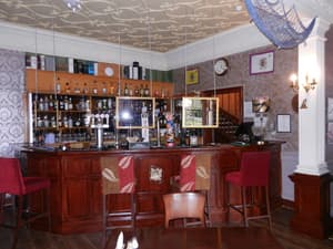 thumbnail: Bar (on property)