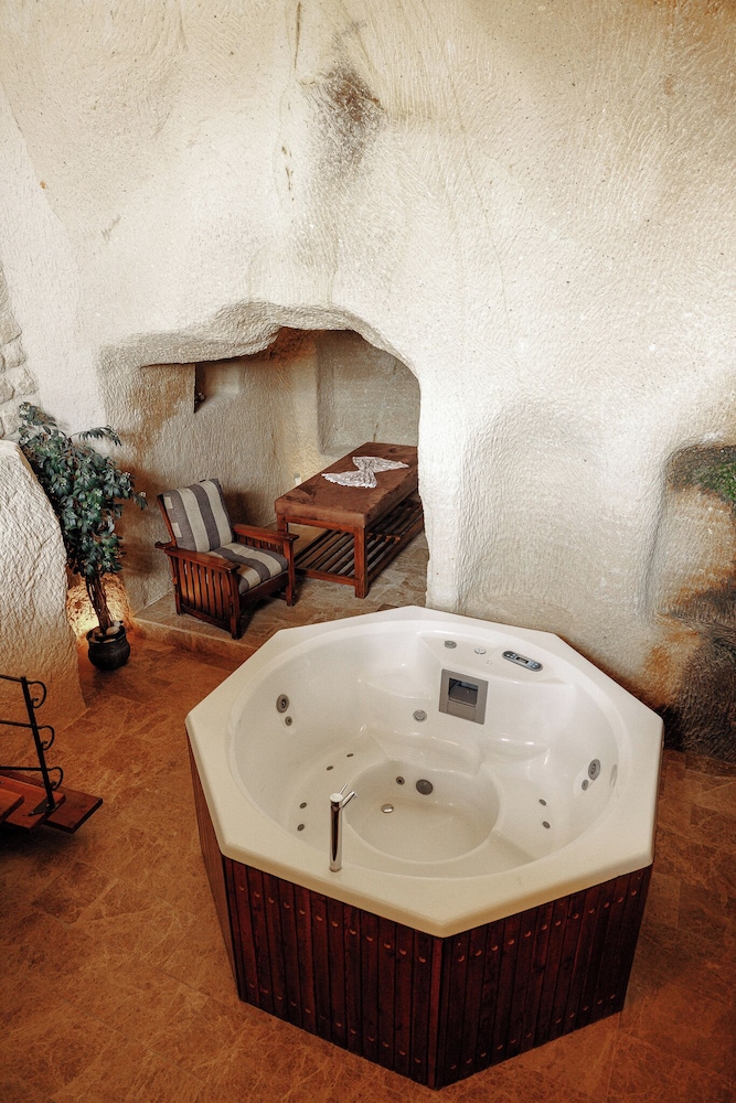 Jetted tub