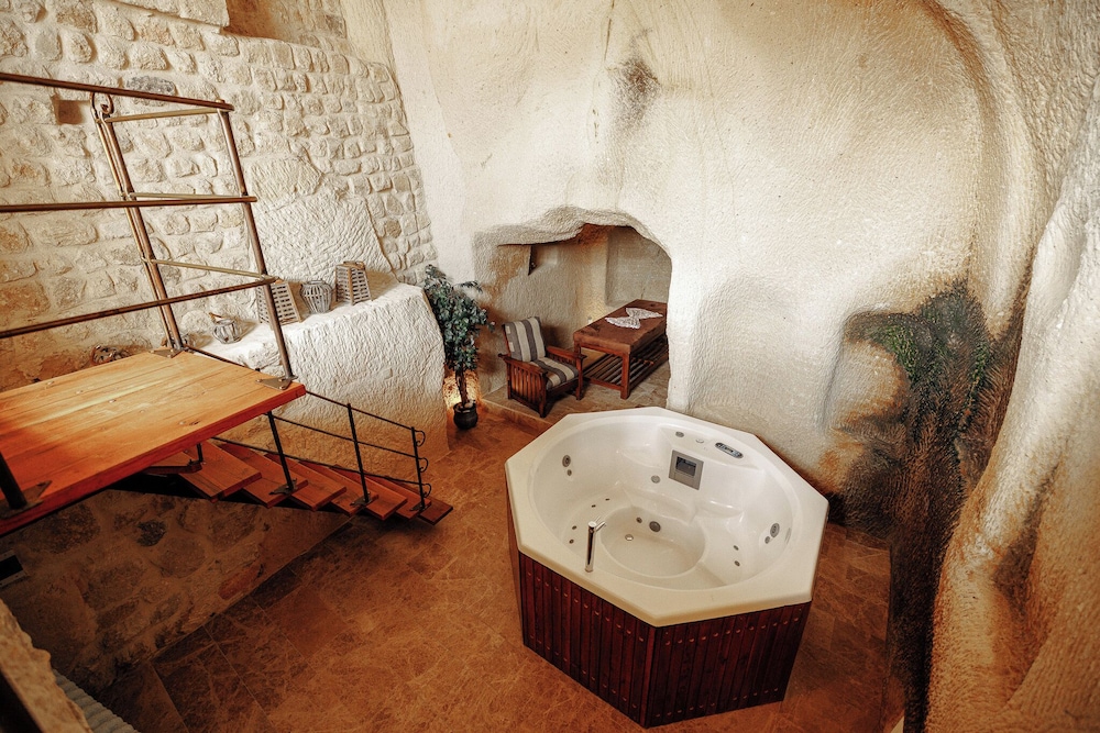 Jetted tub