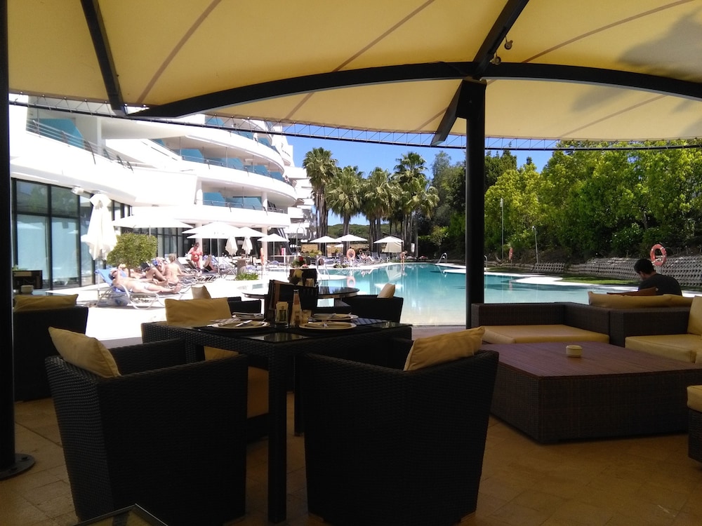 Poolside bar