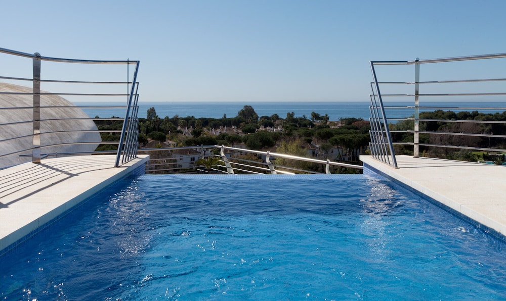 Private pool