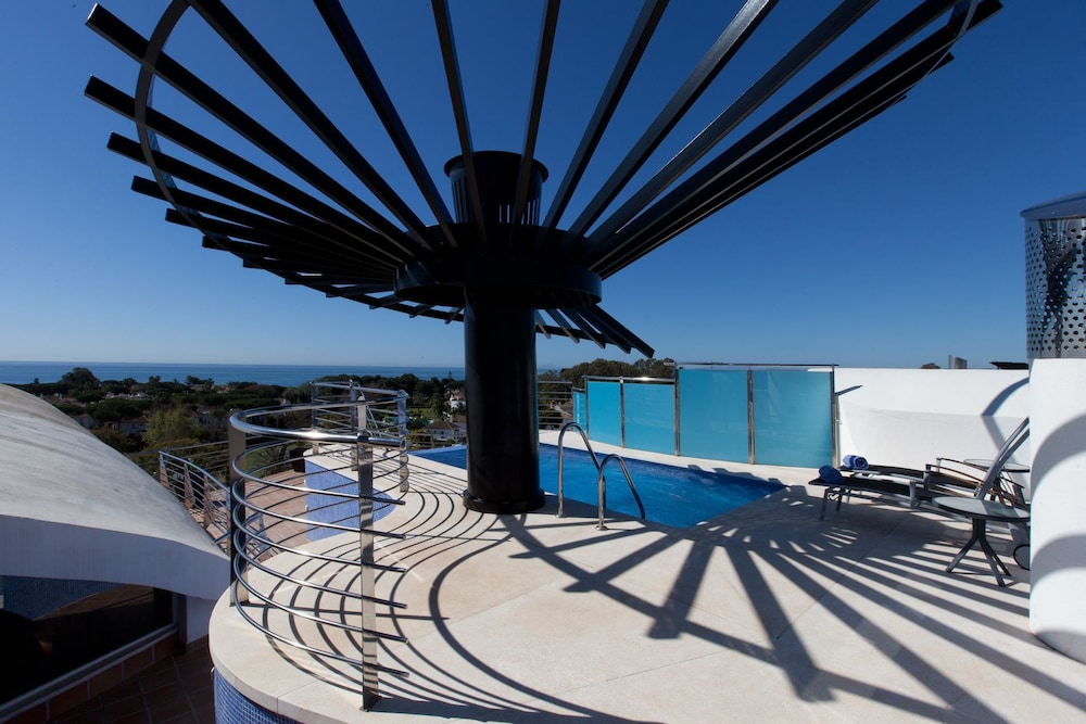 Private pool