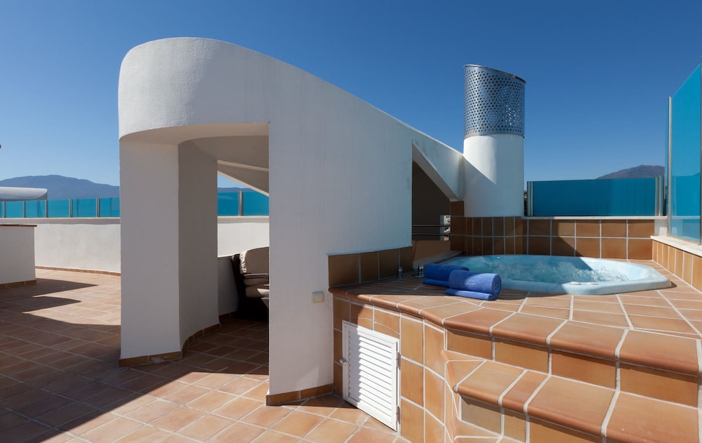 Private spa tub