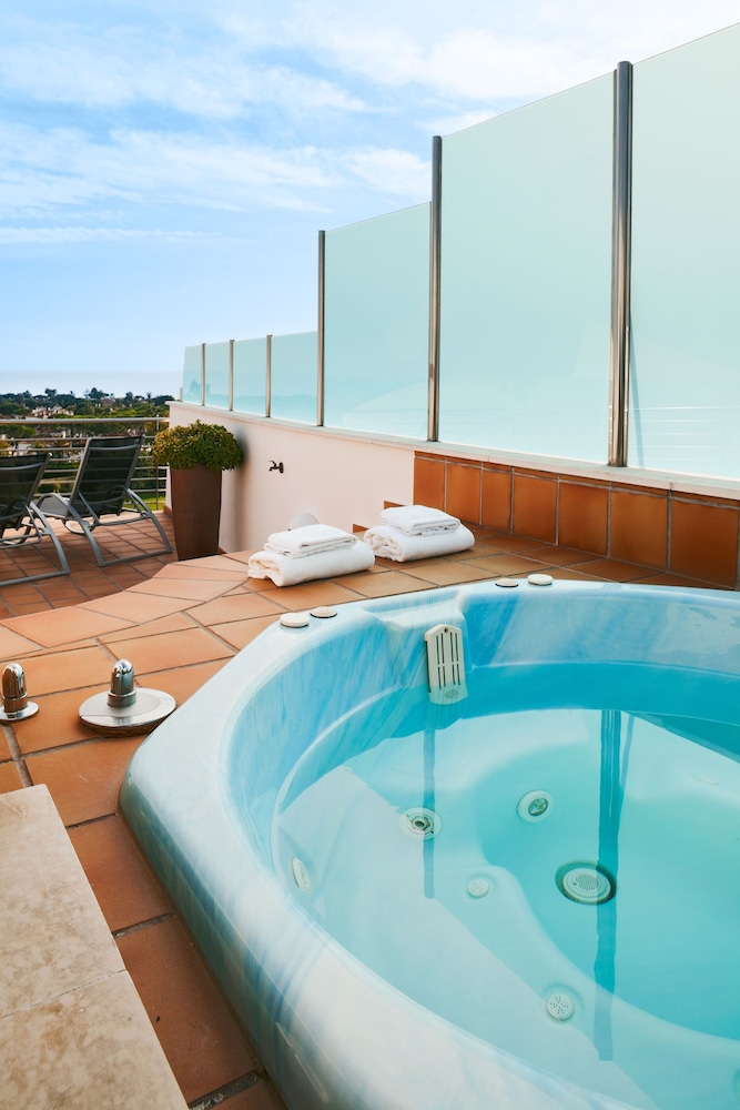 Jetted tub