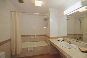 thumbnail: b7082e8a1cc9883128616fc11507c6f9.jpeg