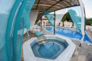 thumbnail: Outdoor pool