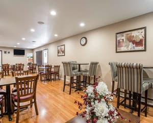 thumbnail: Breakfast area