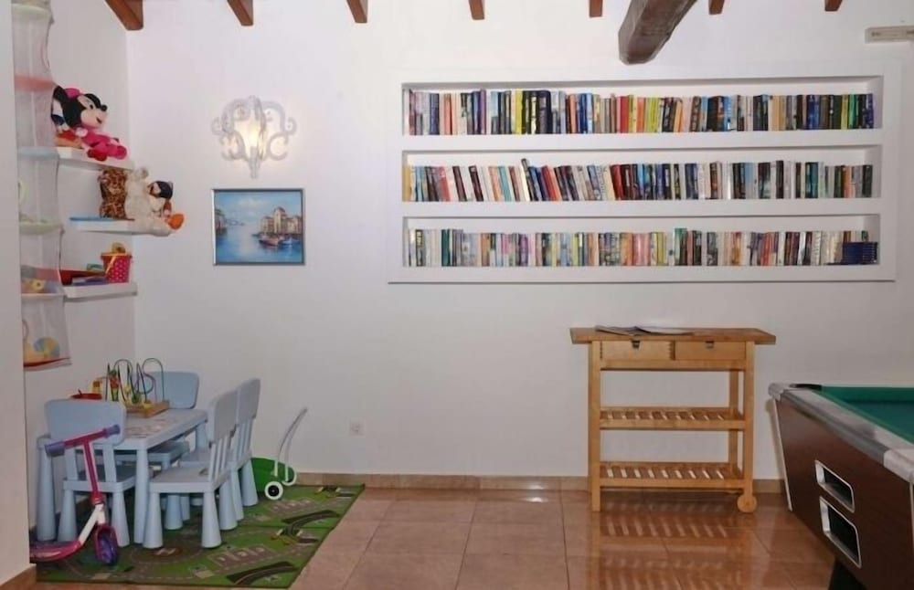 Children's play area - indoor