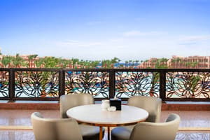 thumbnail: Bar (on property)