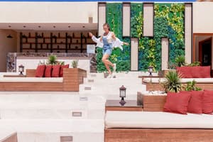 thumbnail: Bar (on property)
