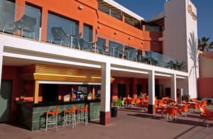thumbnail: Outdoor dining