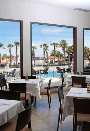 thumbnail: Outdoor dining