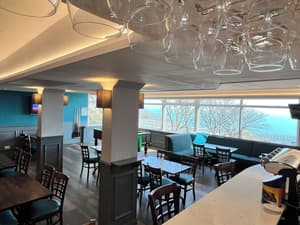 thumbnail: Bar (on property)