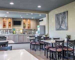 thumbnail: Breakfast area