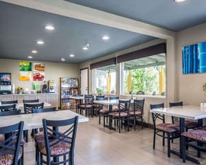 thumbnail: Breakfast area