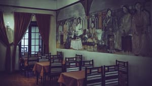 thumbnail: Family dining