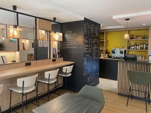 thumbnail: Bar (on property)