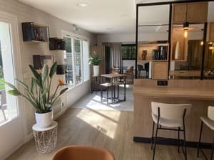 thumbnail: Bar (on property)
