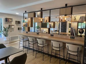 thumbnail: Restaurant