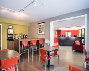 thumbnail: Breakfast area