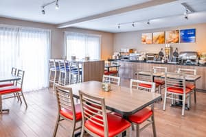 thumbnail: Breakfast area