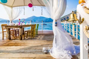 thumbnail: Outdoor dining