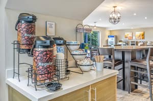 thumbnail: Breakfast area