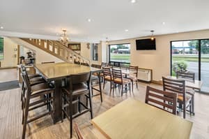 thumbnail: Breakfast area