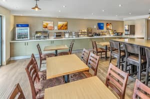 thumbnail: Breakfast area