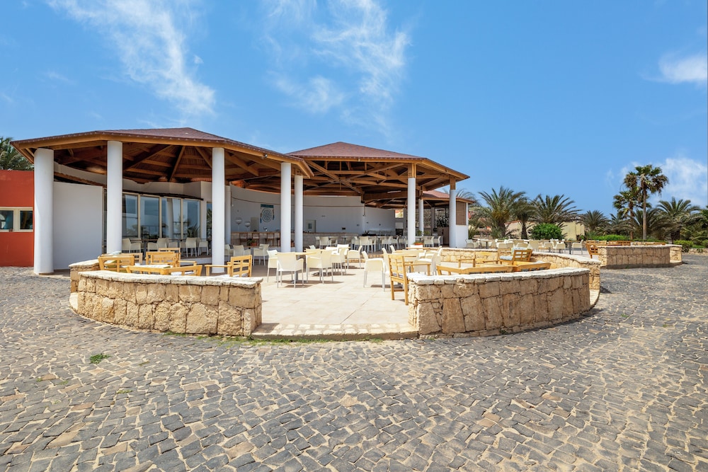 Poolside bar