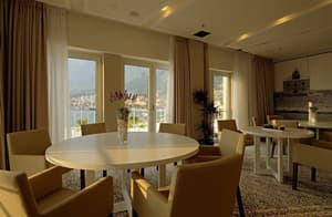 thumbnail: Breakfast area