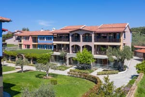 thumbnail: Exterior