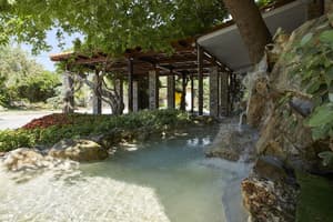 thumbnail: Exterior
