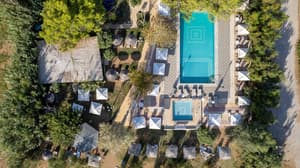 thumbnail: Poolside bar