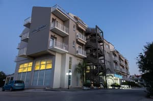 thumbnail: Front of property