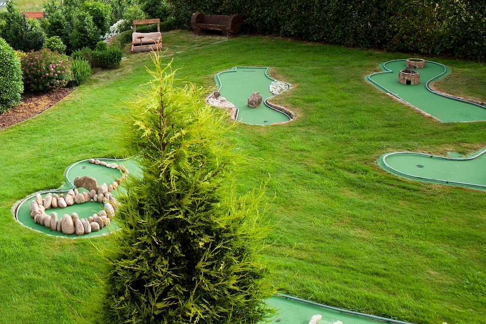 Mini-golf