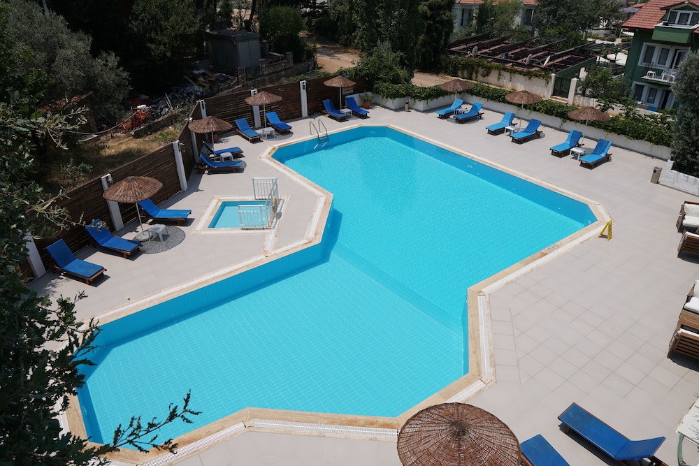 Rooftop pool