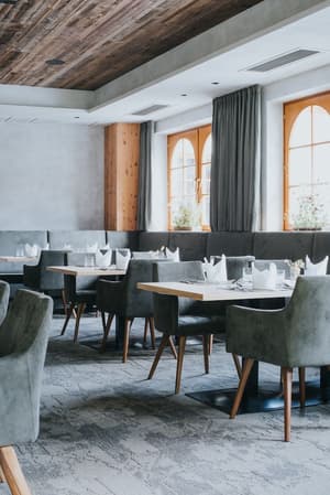 thumbnail: Restaurant