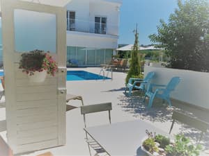 thumbnail: Exterior