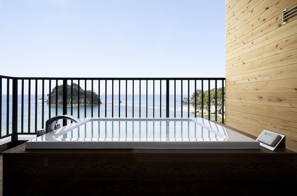 Jetted tub