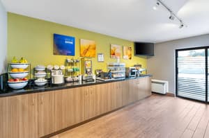 thumbnail: Breakfast area