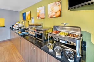 thumbnail: Breakfast area