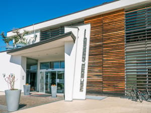 thumbnail: Front of property