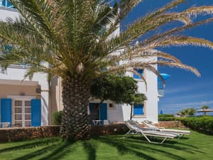 thumbnail: Front of property