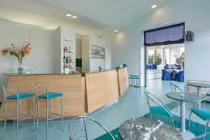 thumbnail: Bar (on property)