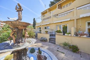 thumbnail: Outdoor dining