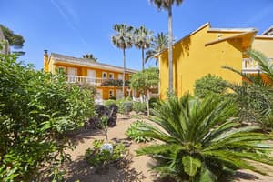 thumbnail: Courtyard