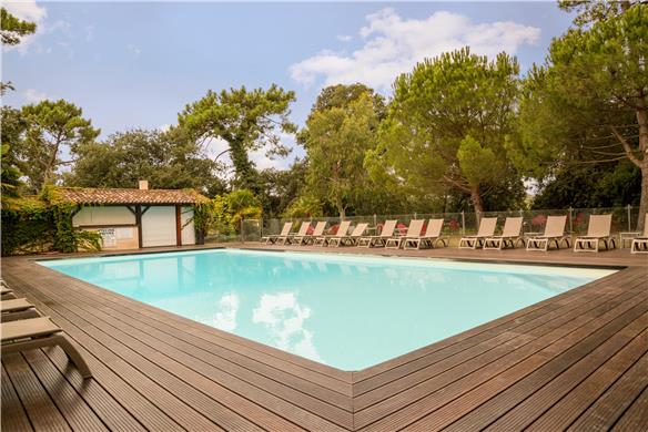 Pool,On-Site,Outdoor/Exterior,Property Amenity,Recreation