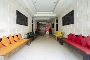 thumbnail: Lobby sitting area